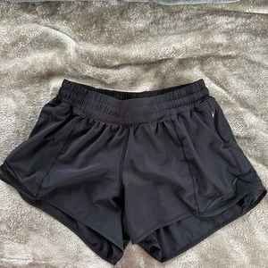black lululemon hotty hot shorts